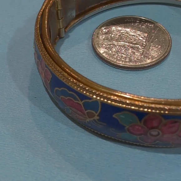 Vintage Floral Enamel Bangle Bracelet And Screw back Earrings with Gold Accents - Picture 5 of 10